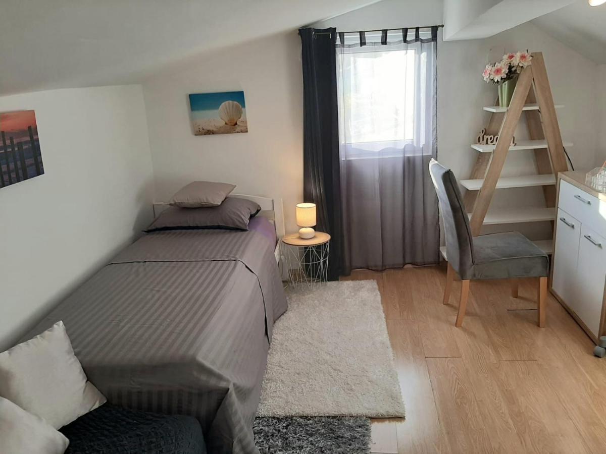 Apartment Natali Kastel Stari Exterior photo